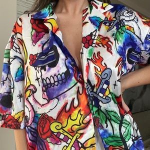 OVERSIZED GRAPHIC BUTTON UP